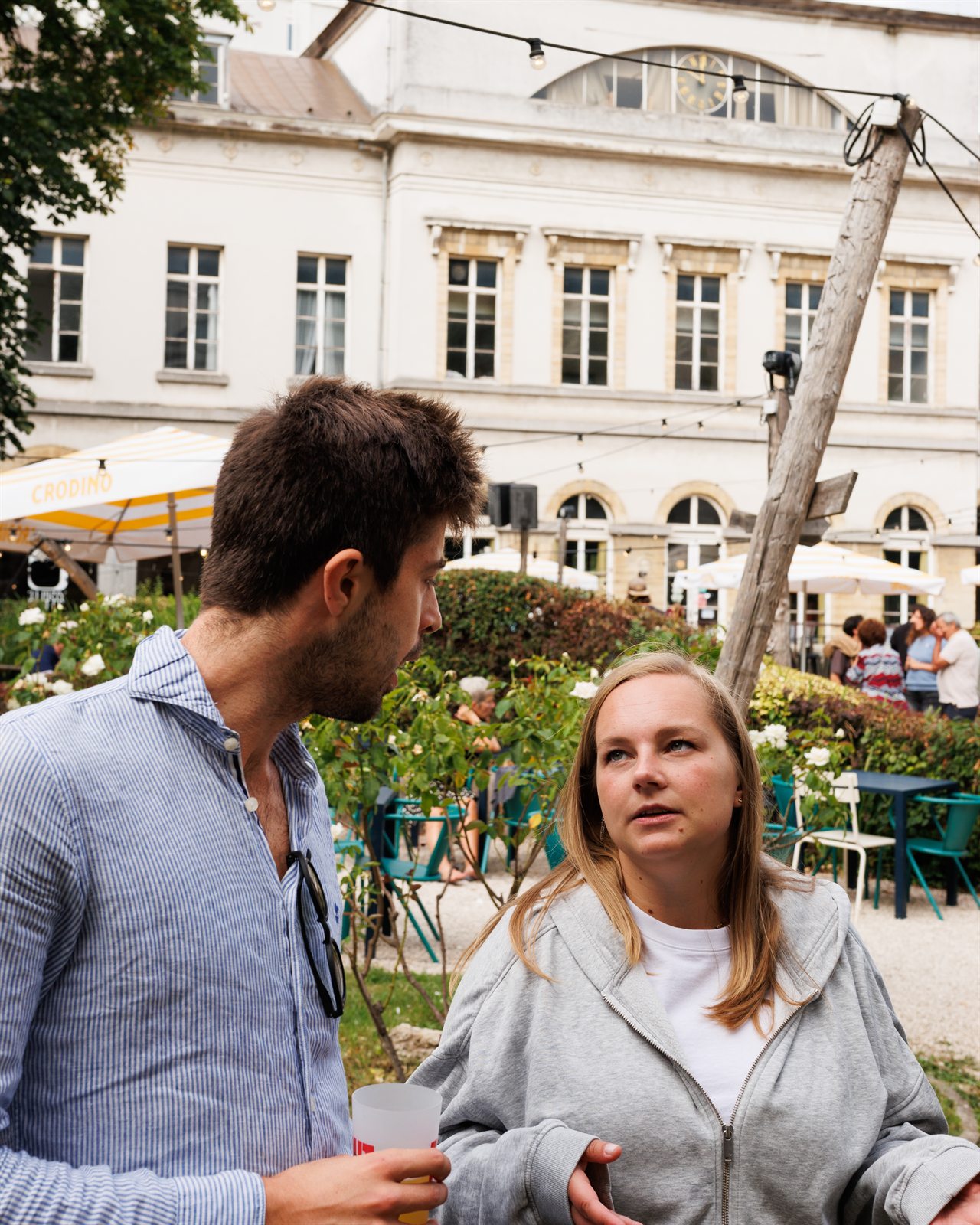 Partie de molkky, joueurs et spectateurs