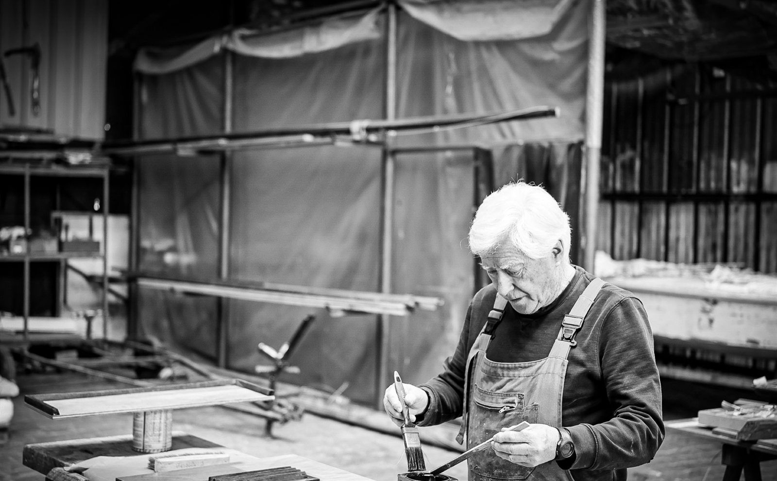 Chantier naval de Rouen : le hangar, les outils, les charpentiers de marine