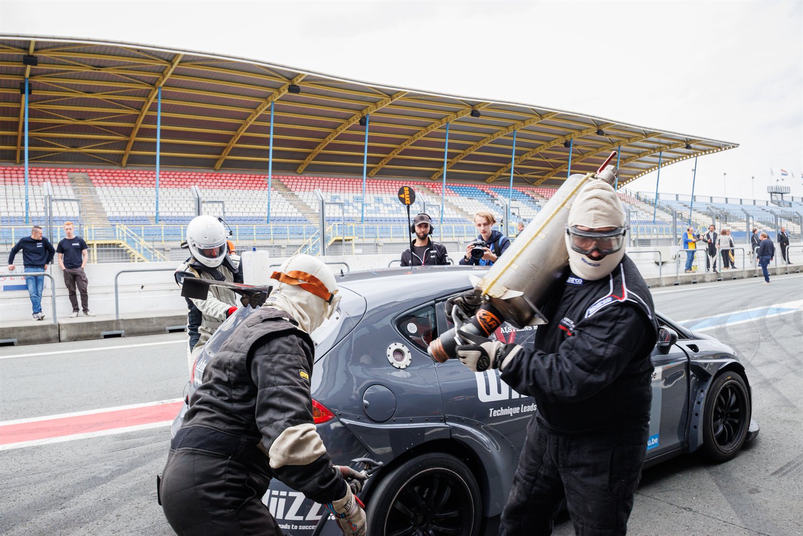 TT Circuit Assen, ravitaillement en carburant pendant la course