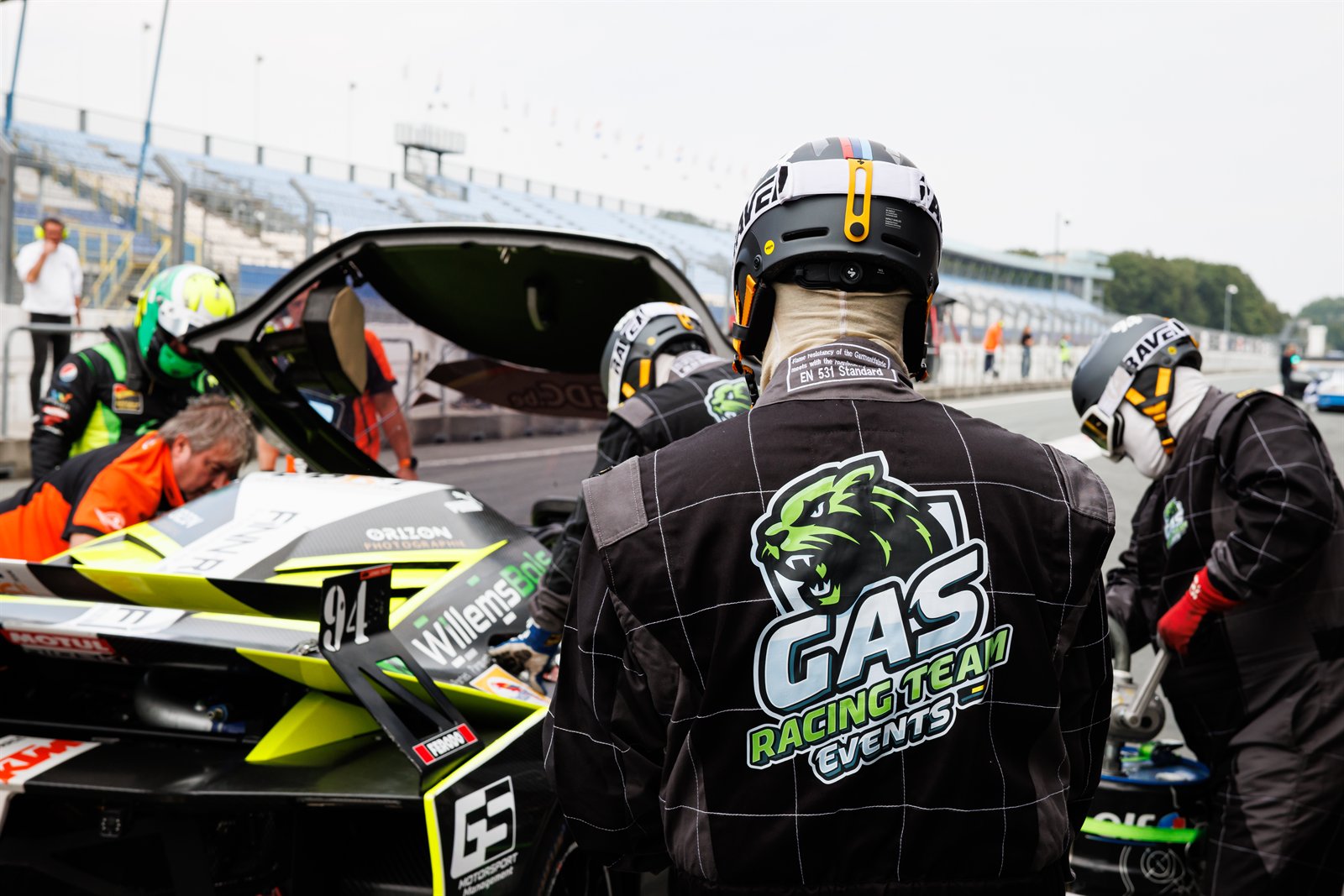 TT Circuit Assen, arret au stand de l'equipe GAS Racing