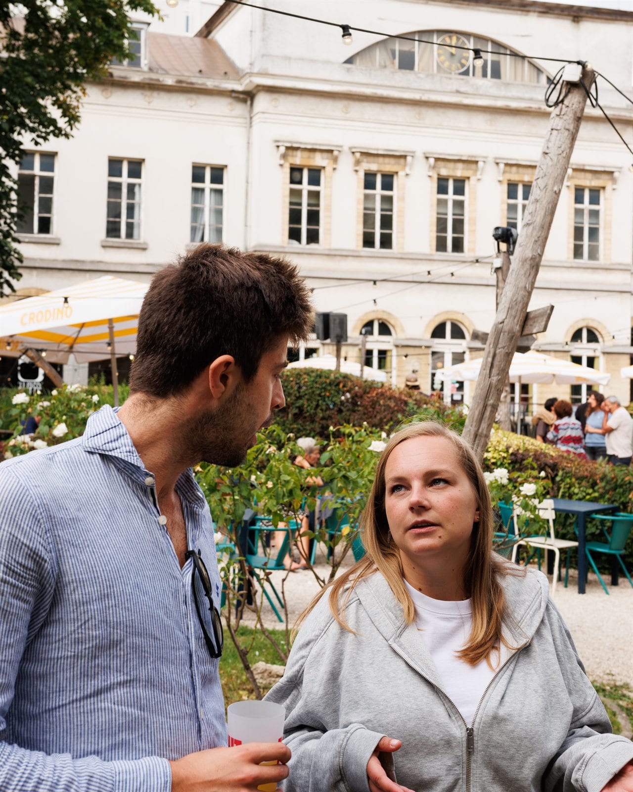 Partie de molkky, joueurs et spectateurs