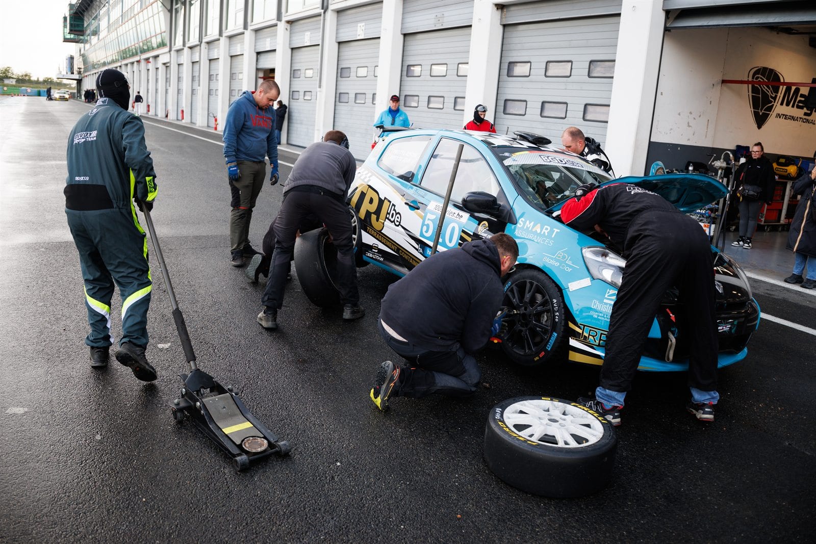 Paddock de Magny-Cours, preparation, arrets au stand et ravitaillement