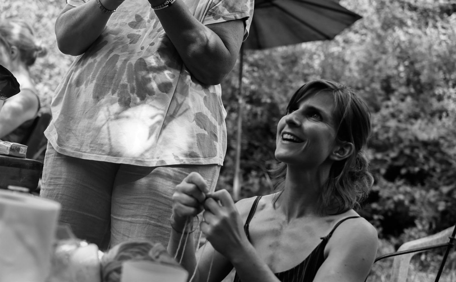 Un jour de fete au jardin, convives et vie de table