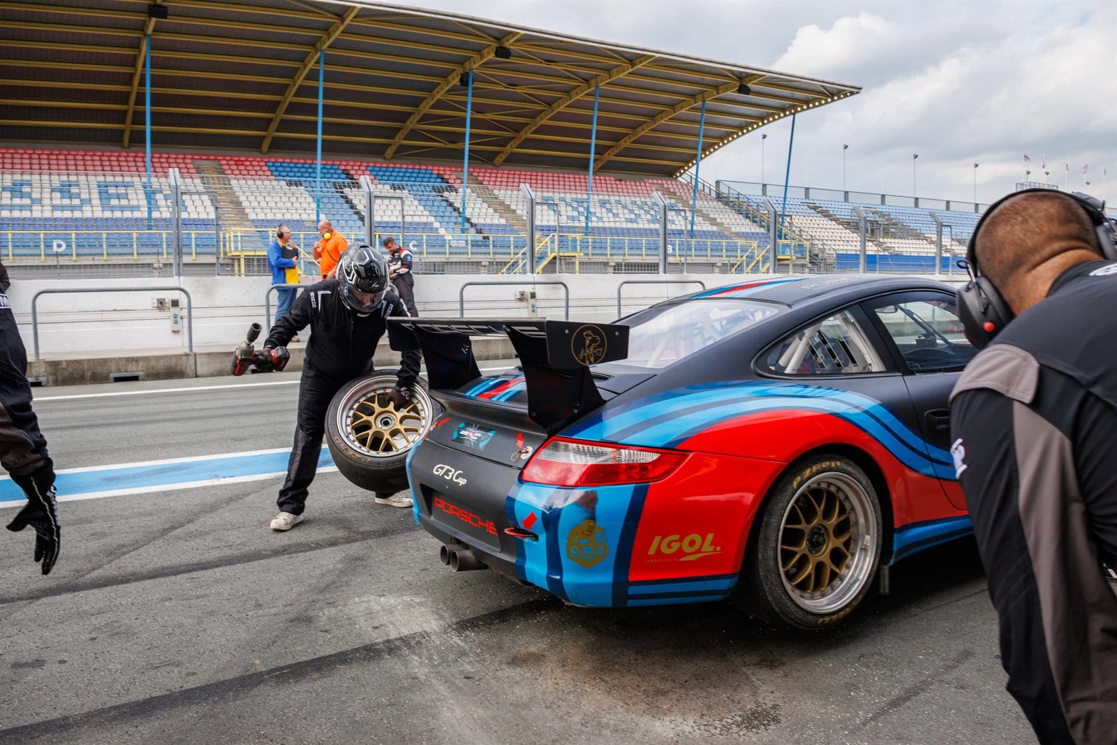 TT Circuit Assen, arret au stand de la Porsche